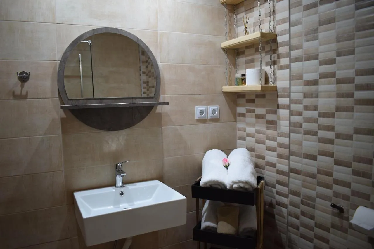 Mamo Thessaloniki Studios 0*,  希腊